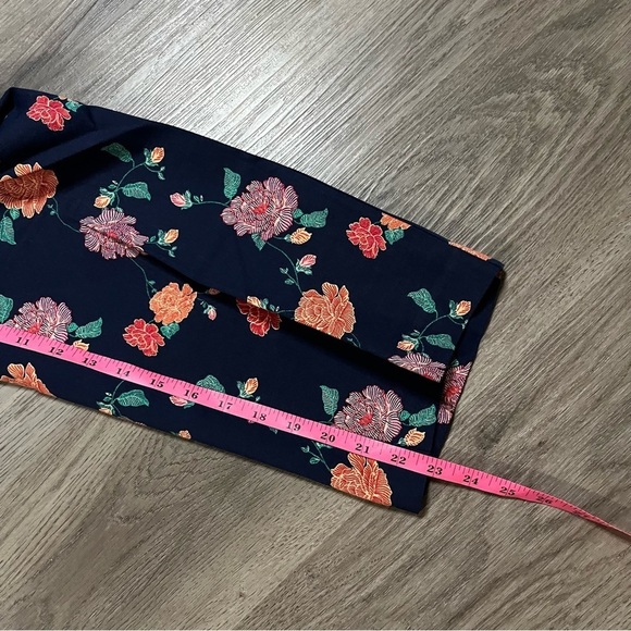 Chico’s Womens Floral Capri Cropped Pants Multicolored Size 8 (Chico’s 1) - Picture 4 of 7